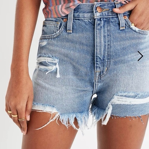 Madewell Pants - Madewell NWT The MomJean Short Destructed Edition Sz 28